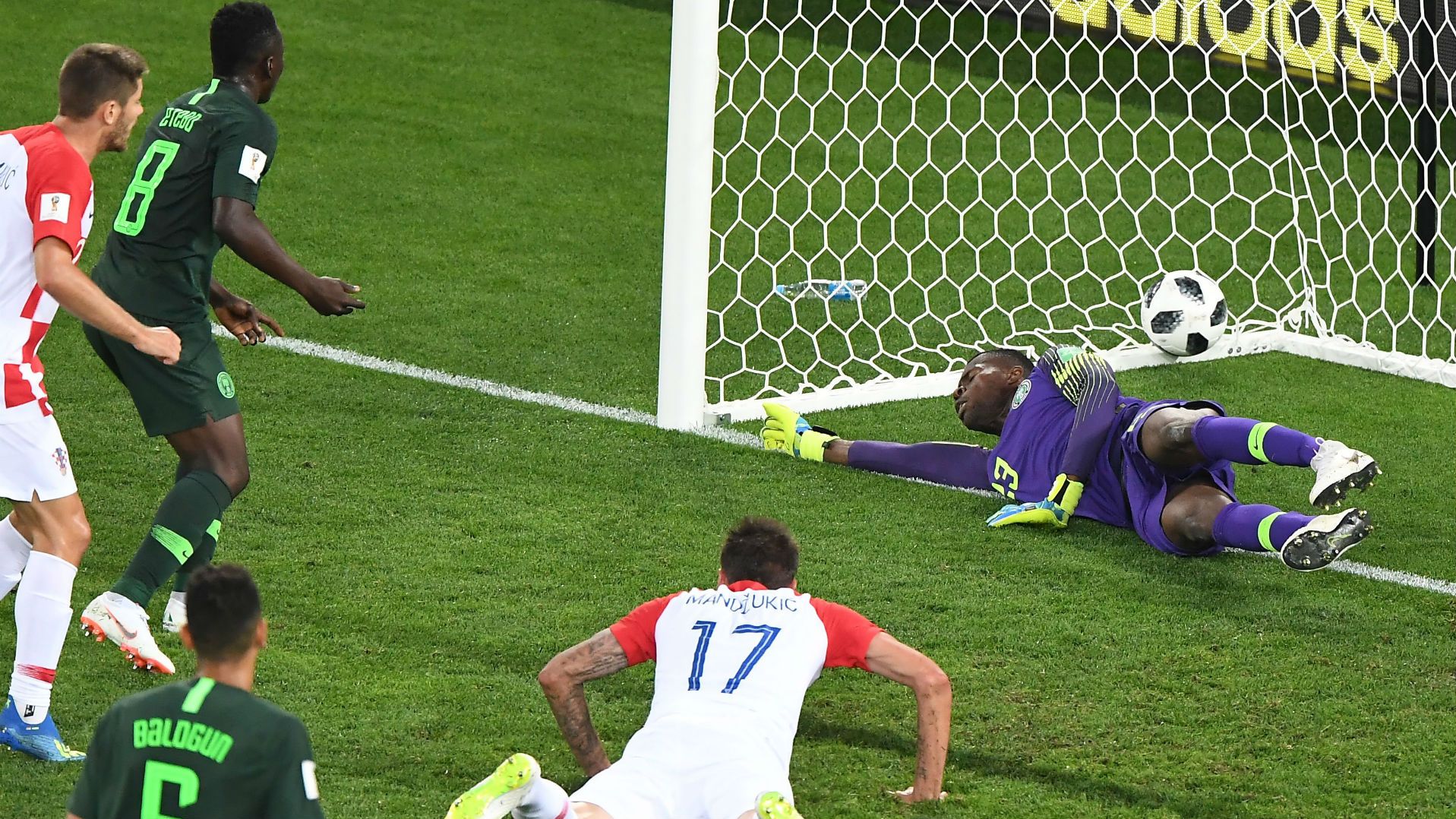 Oghenekaro Etebo Mario Mandzukic 160618 Croatia Nigeria