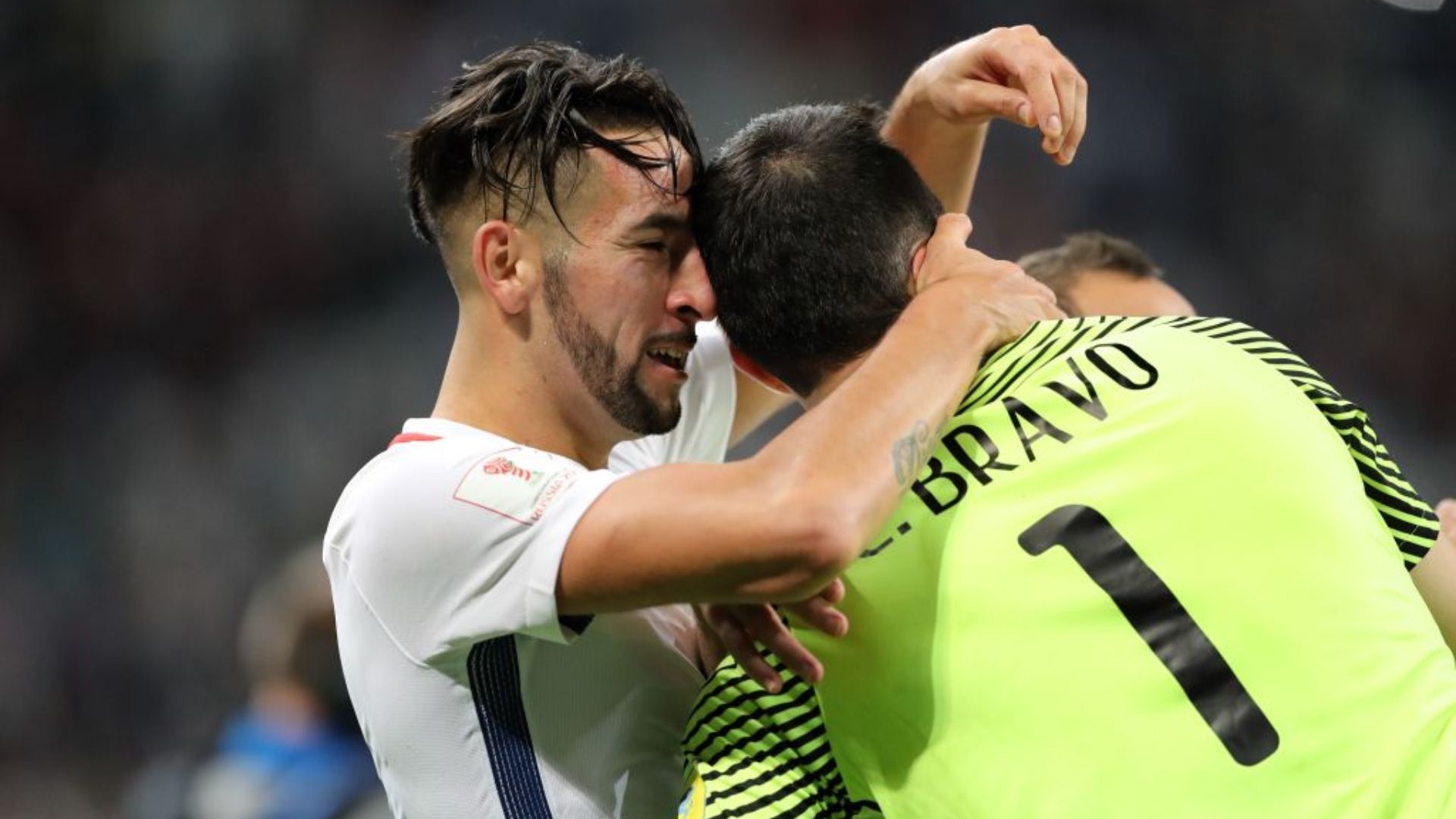 Mauricio Isla - Claudio Bravo Selección chilena