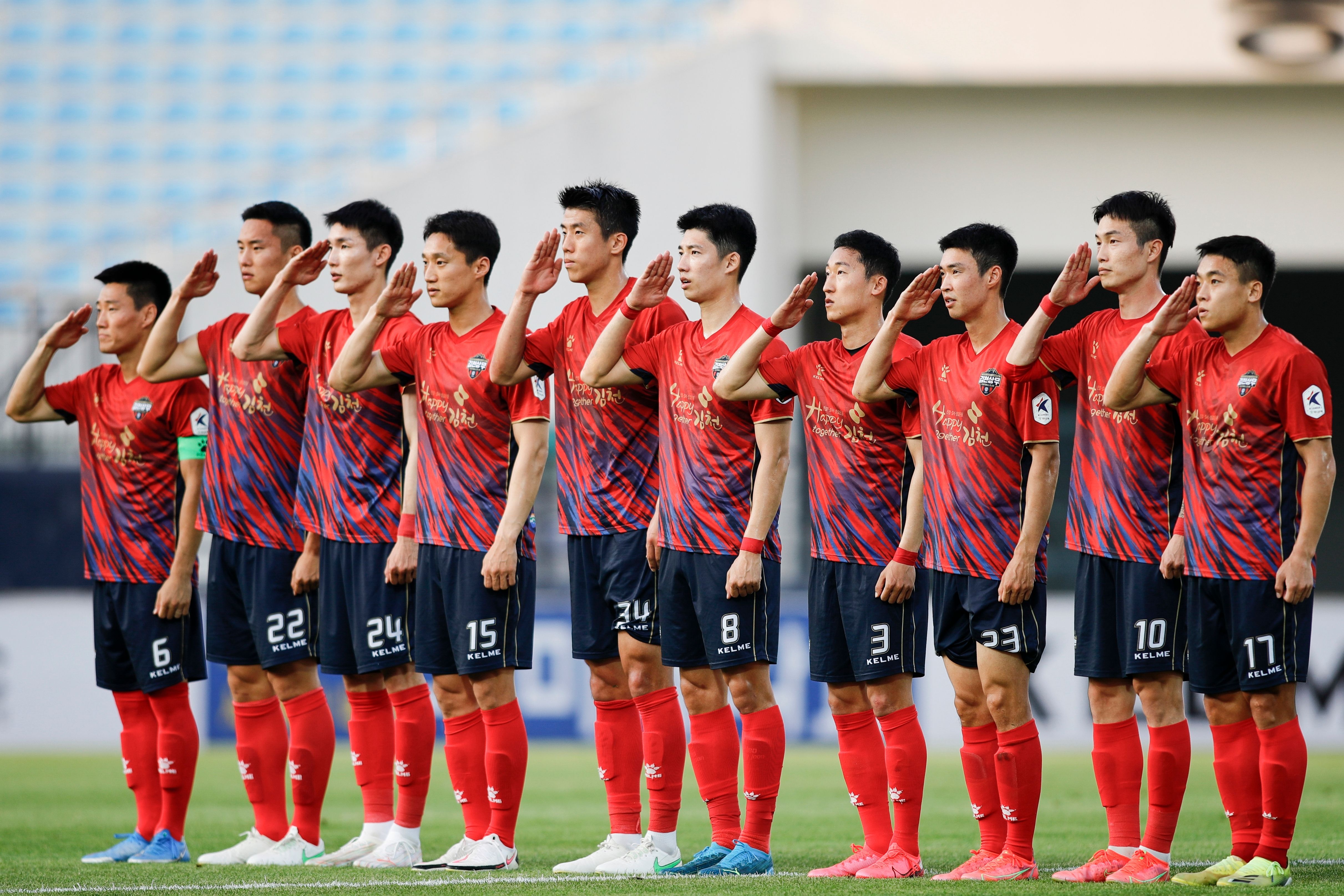 김천상무 거수경례