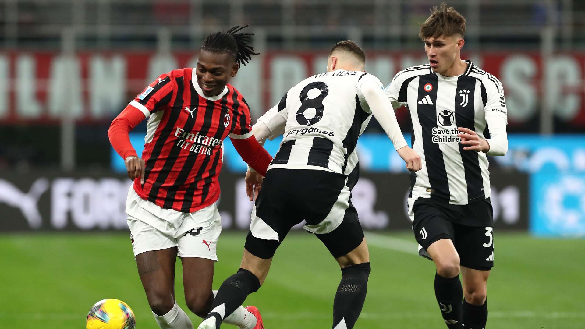 Rafael Leao Nicolo Savona Milan Juventus