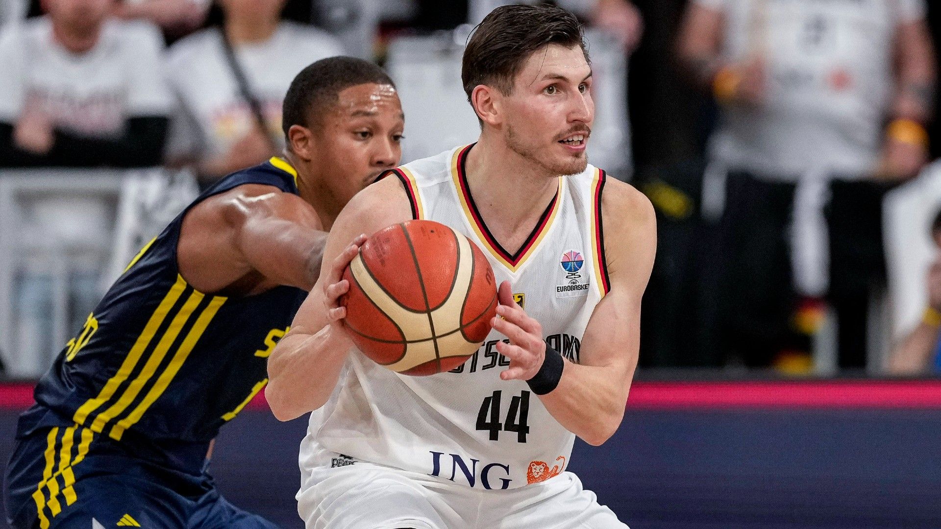 Melwin Pantzar (Svensk Basket, 19), David Krämer (Deutschland, CB 1939 Canarias ESP, 44)