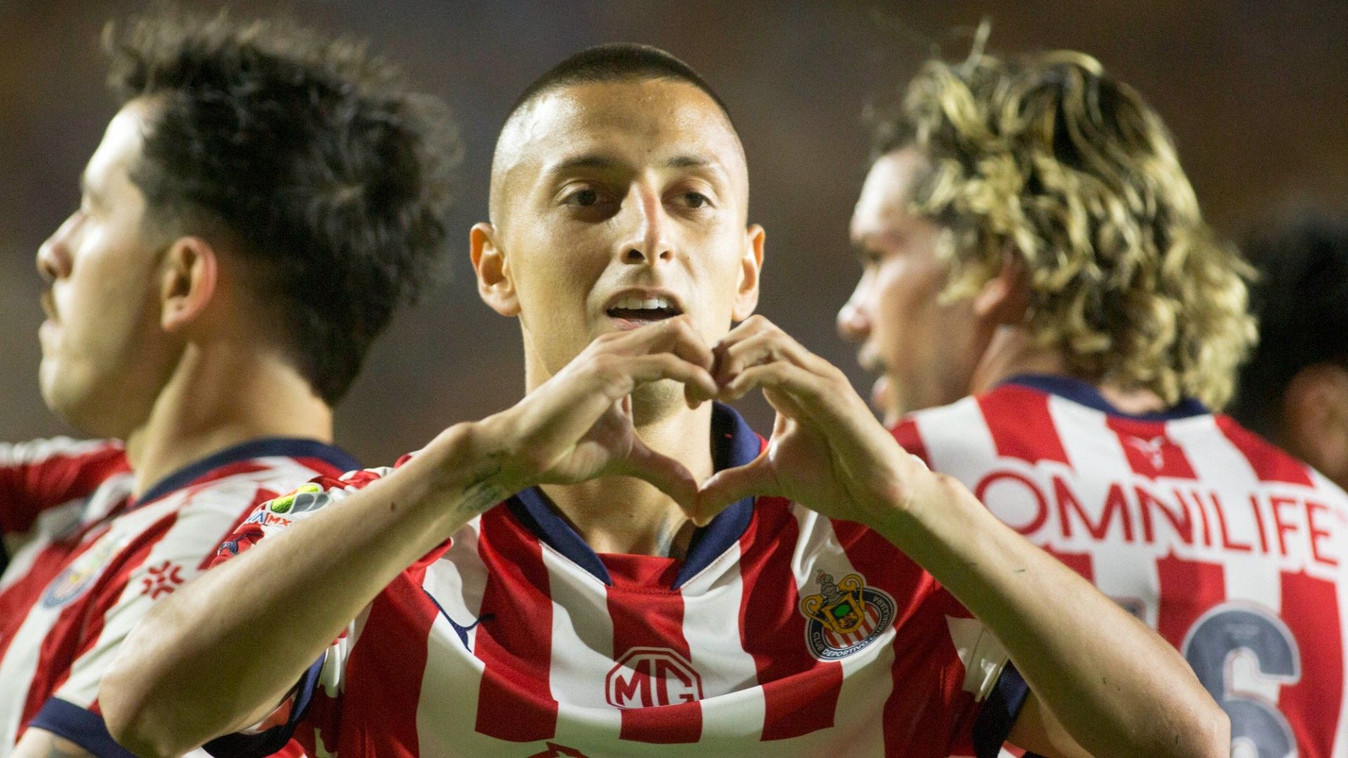 Roberto Alvarado Chivas Apertura 2024