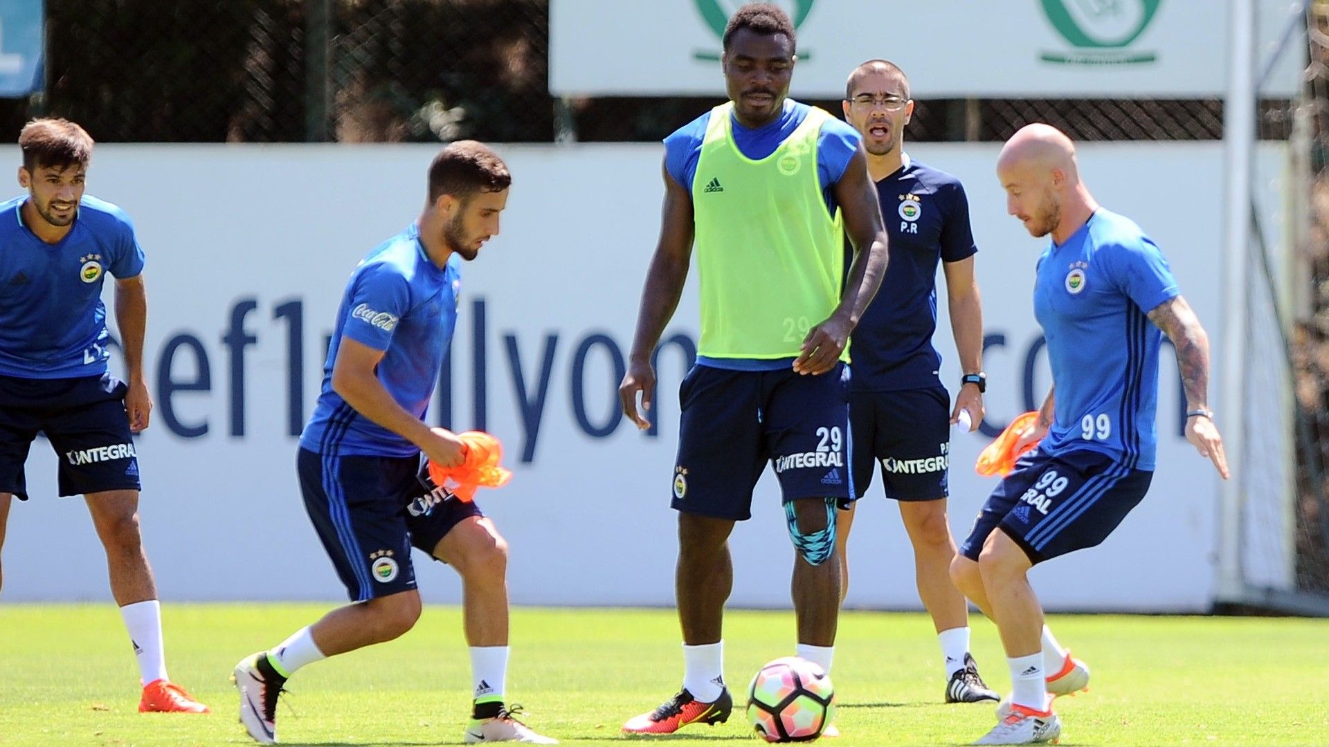 Miroslac Stoch Emmanuel Emenike Ramazan Civelek Fenerbahce train