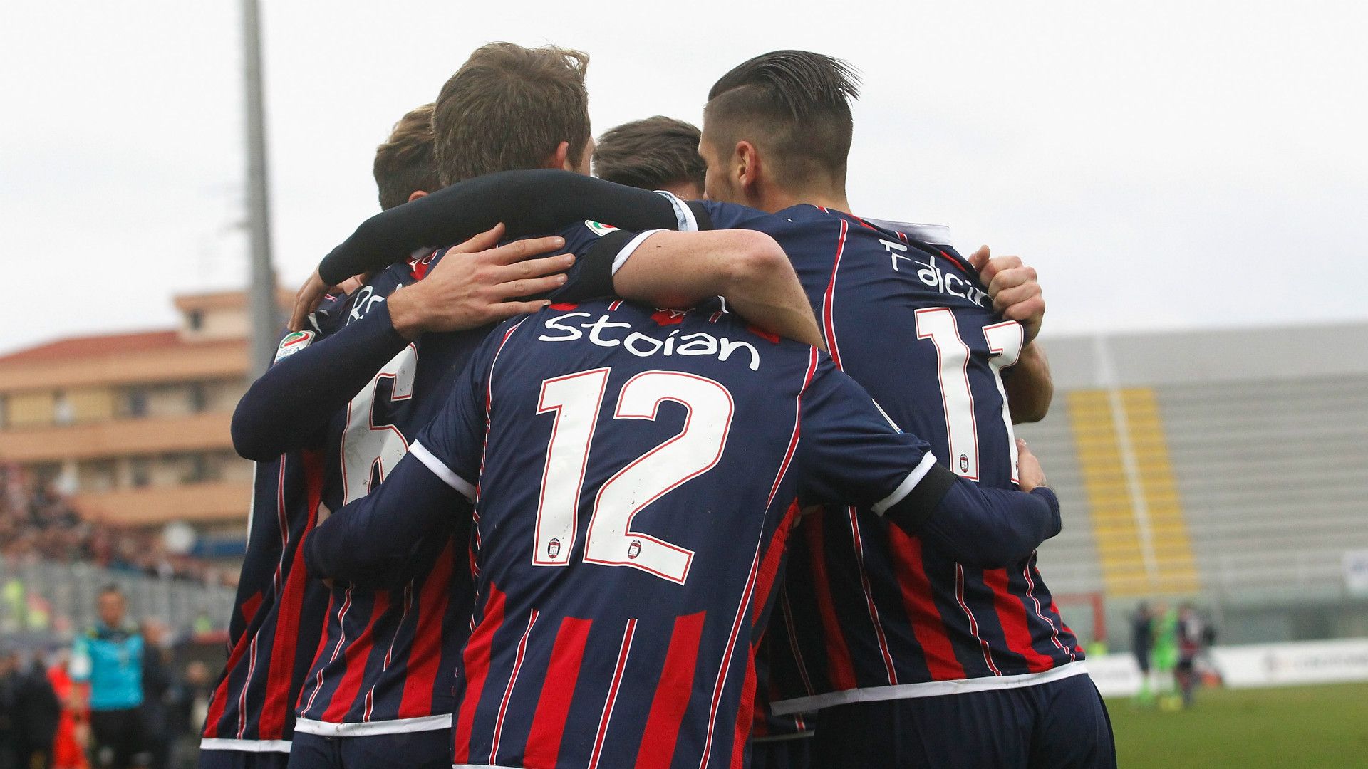 Crotone celebrating Empoli Serie A 2017/01/29