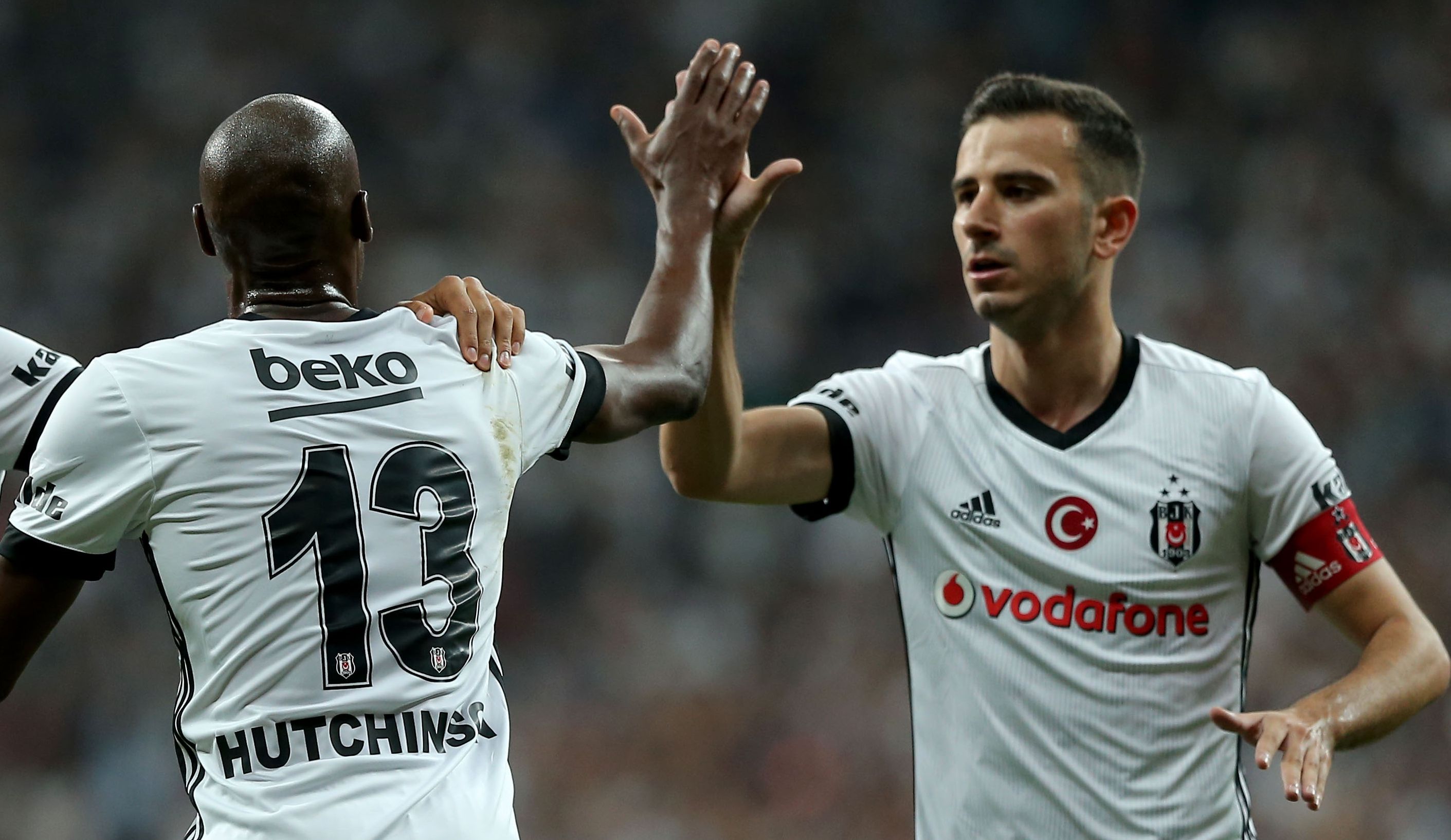 Atiba Hutchinson Oguzhan Ozyakup Besiktas