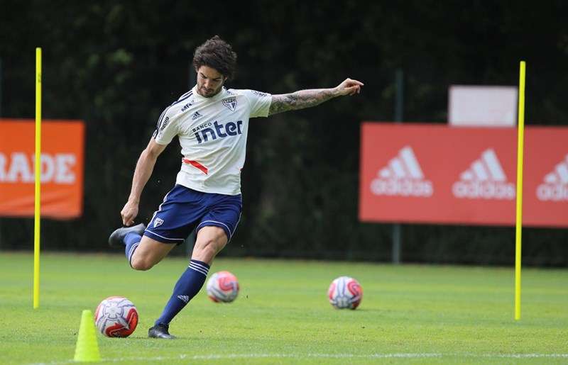 Alexandre Pato treina no São Paulo