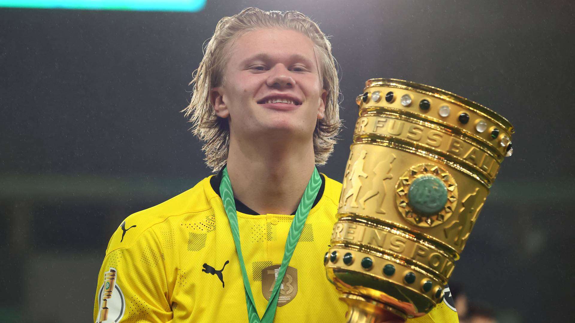 Borussia Dortmund BVB DFB-Pokal Finale Jubel Erling Haaland Pokal