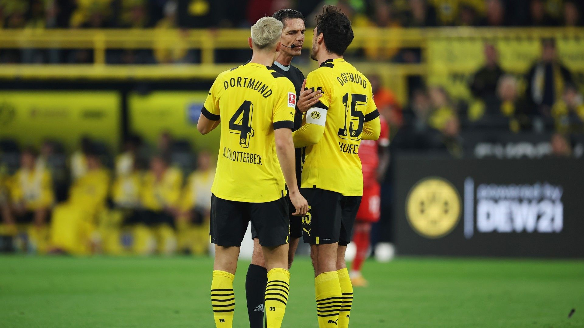 Schlotterbeck Hummels Dortmund 08102022