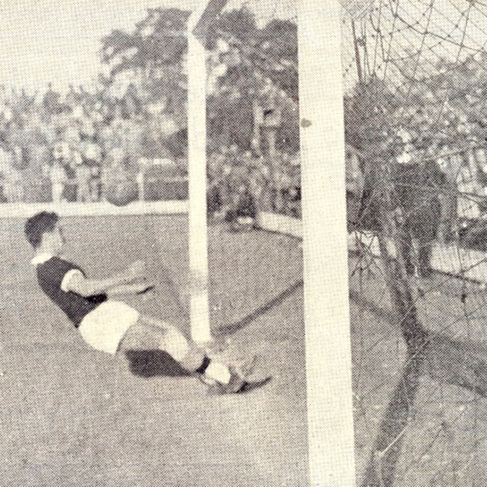 GALLERY ONLY Ídolos Internacional Carlitos Gol Inclinado