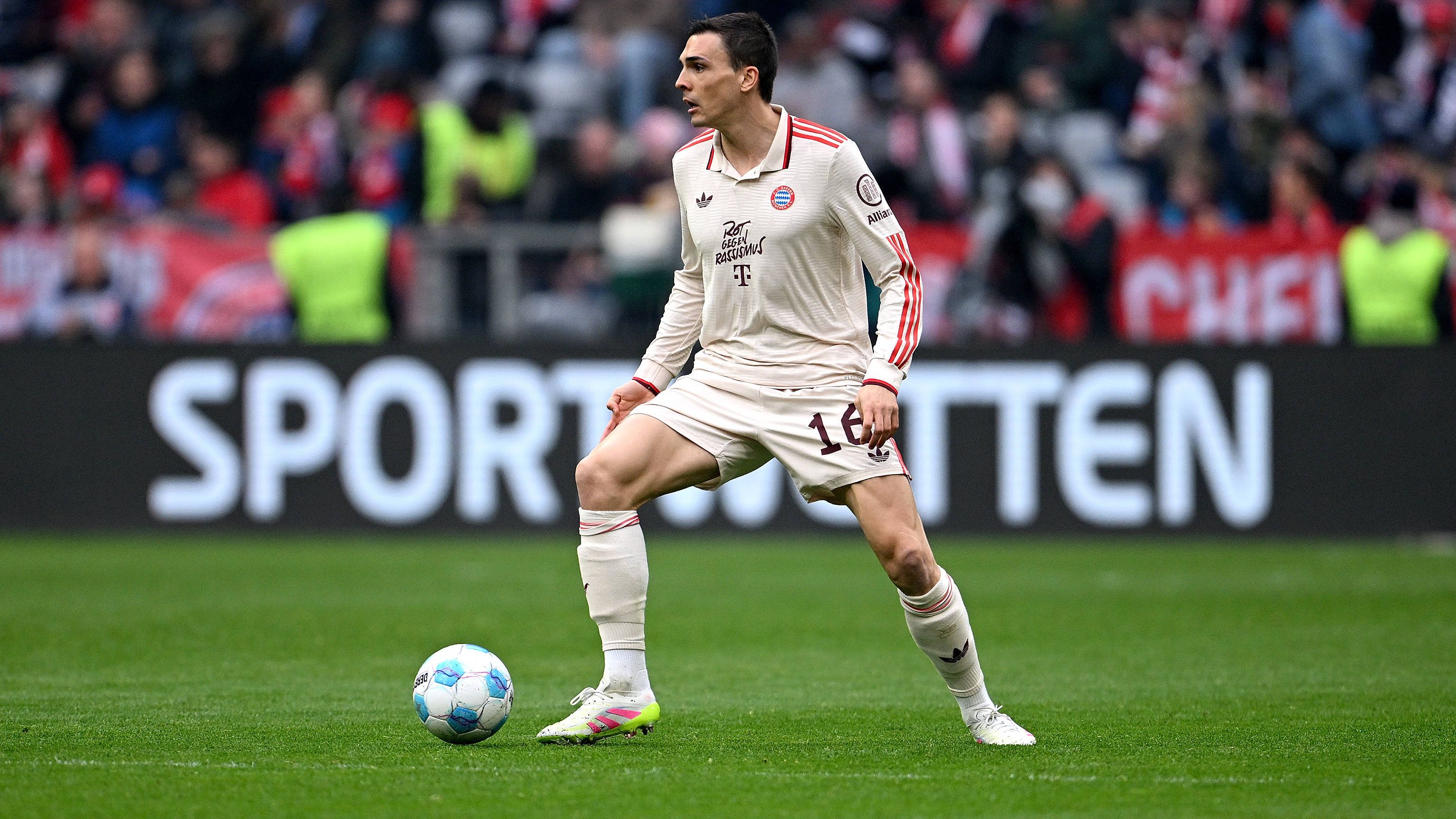 Joao Palhinha im Spiel des FC Bayern München gegen den 1. FC St. Pauli