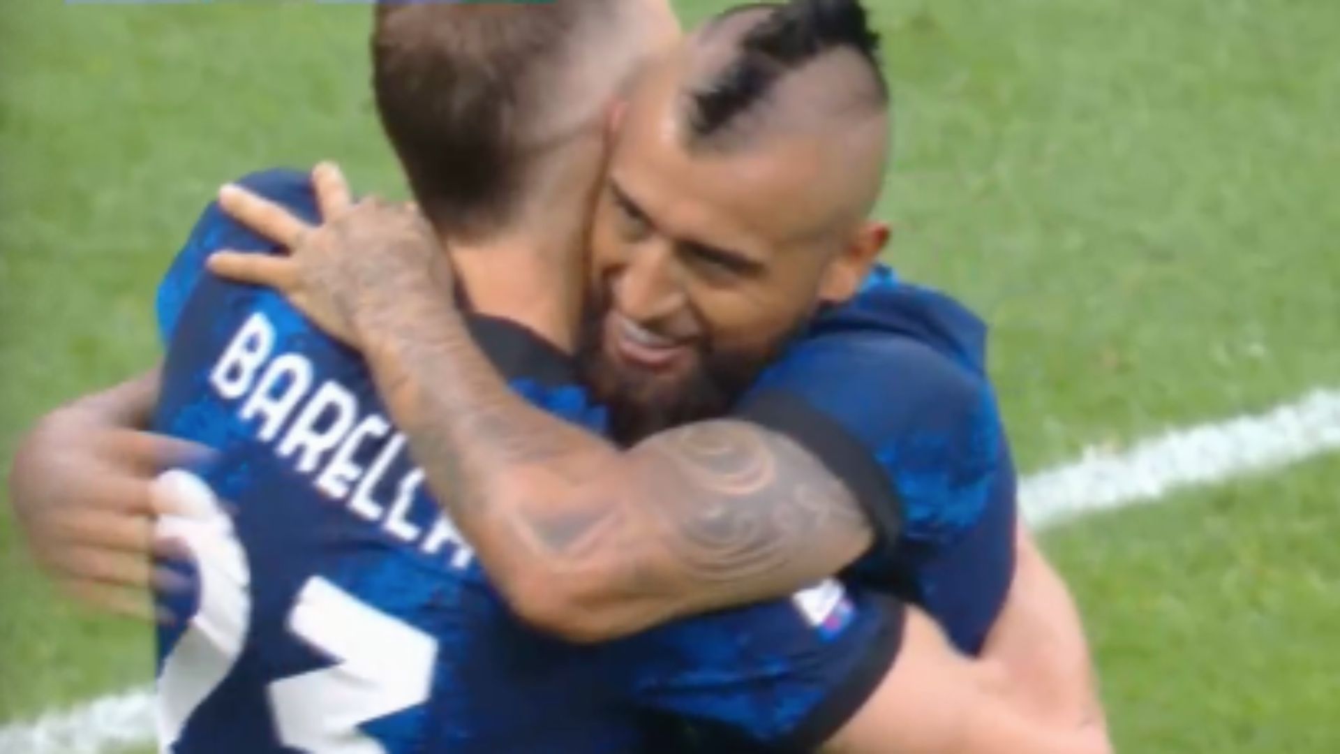 210821 Inter Genoa Barella y Arturo Vidal