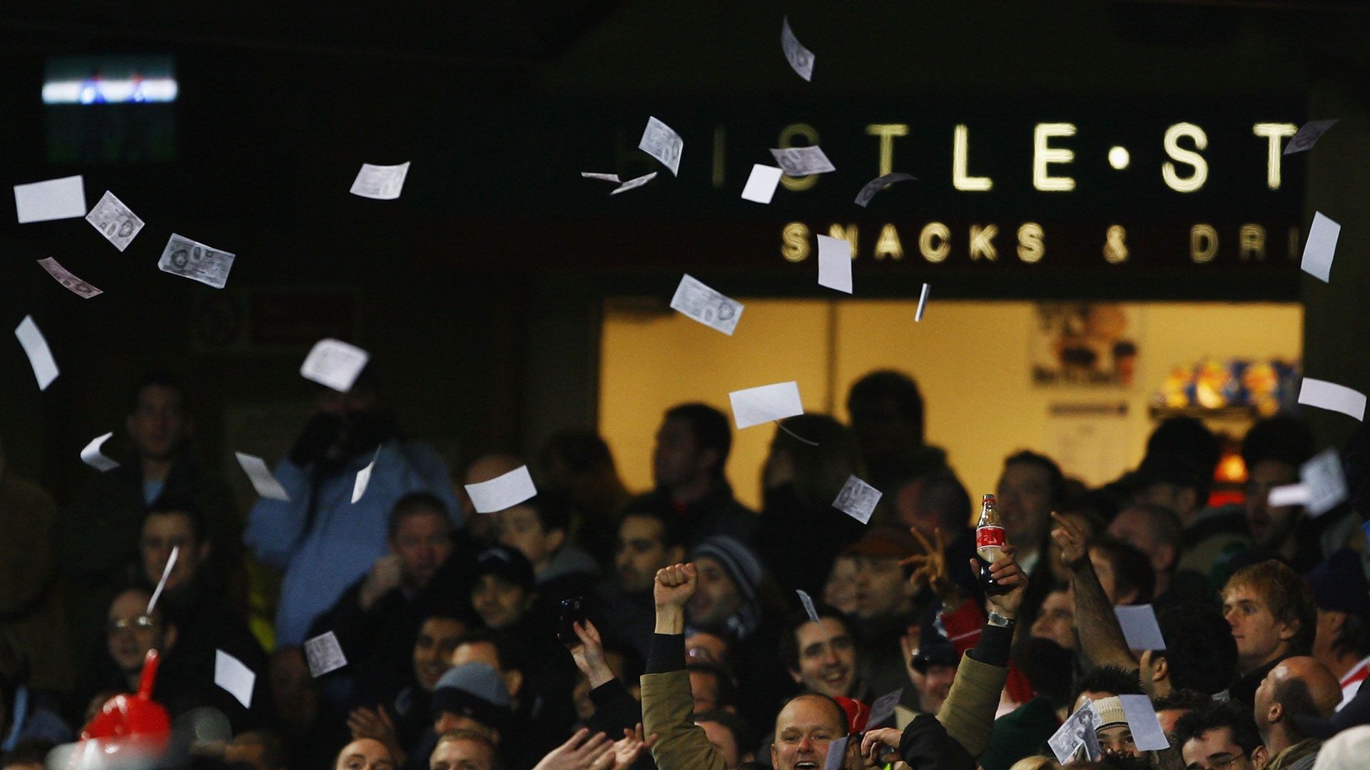 Fans of FC Arsenal against former Player Ashley Cole 10122006