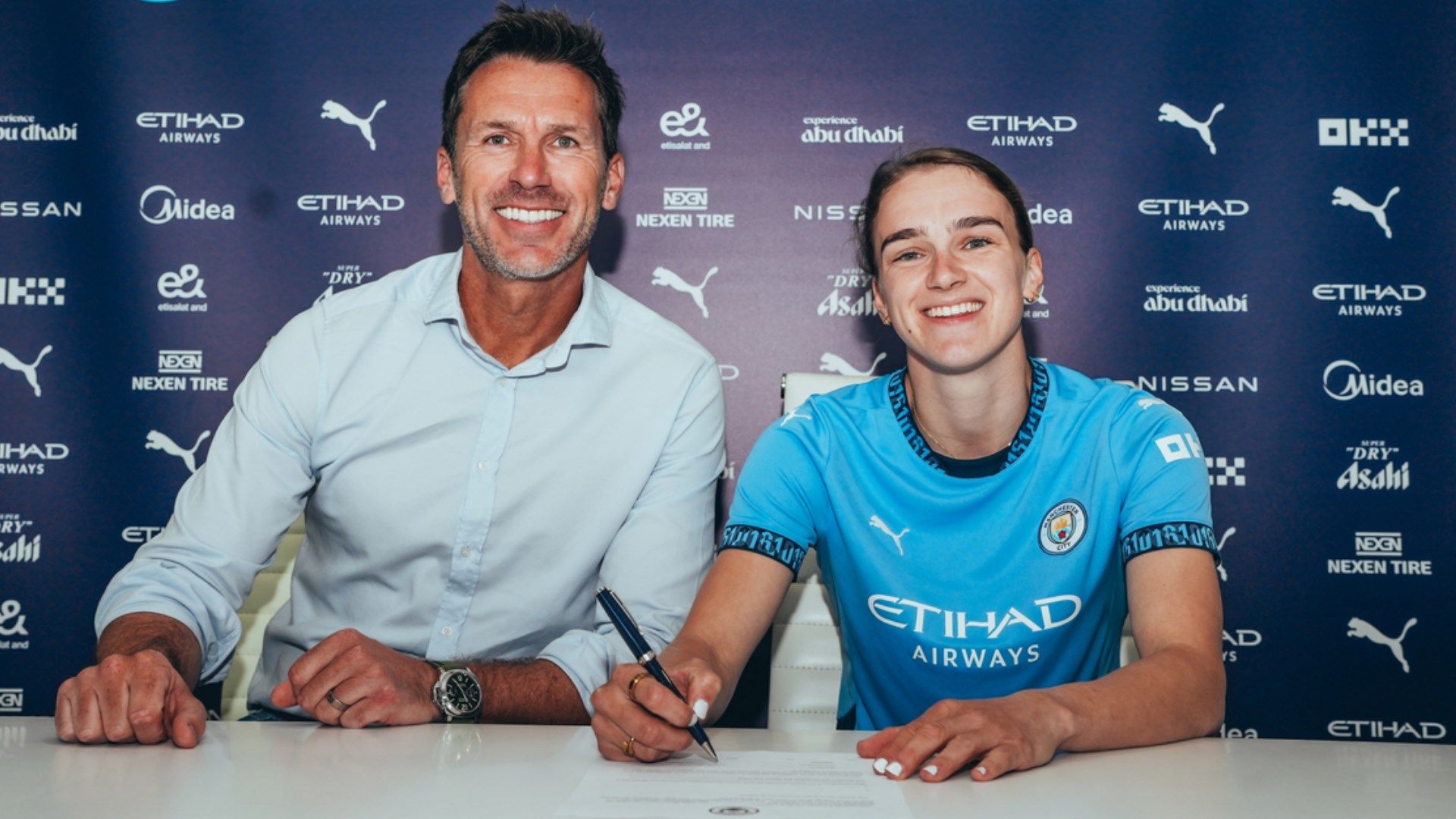 Vivianne Miedema Gareth Taylor Man City unveiling