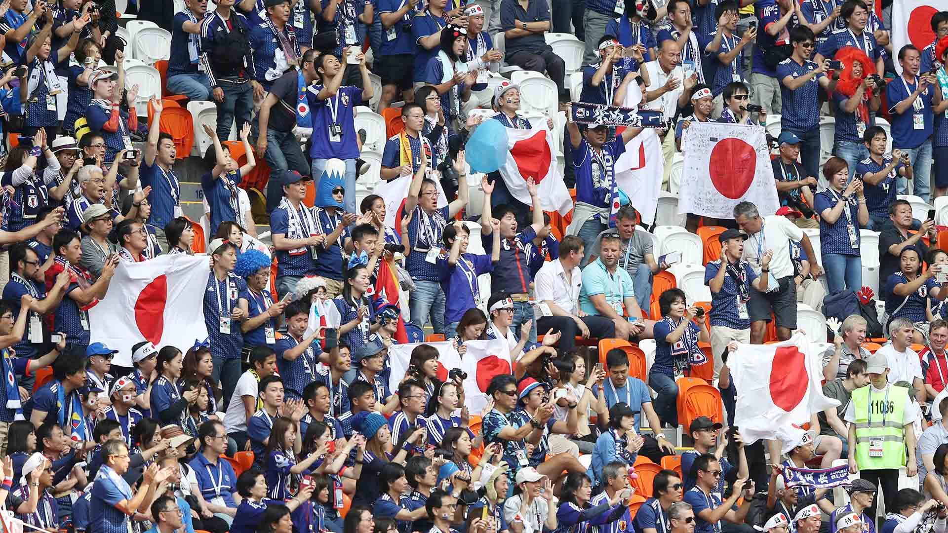 2018-06-19-japan-fans