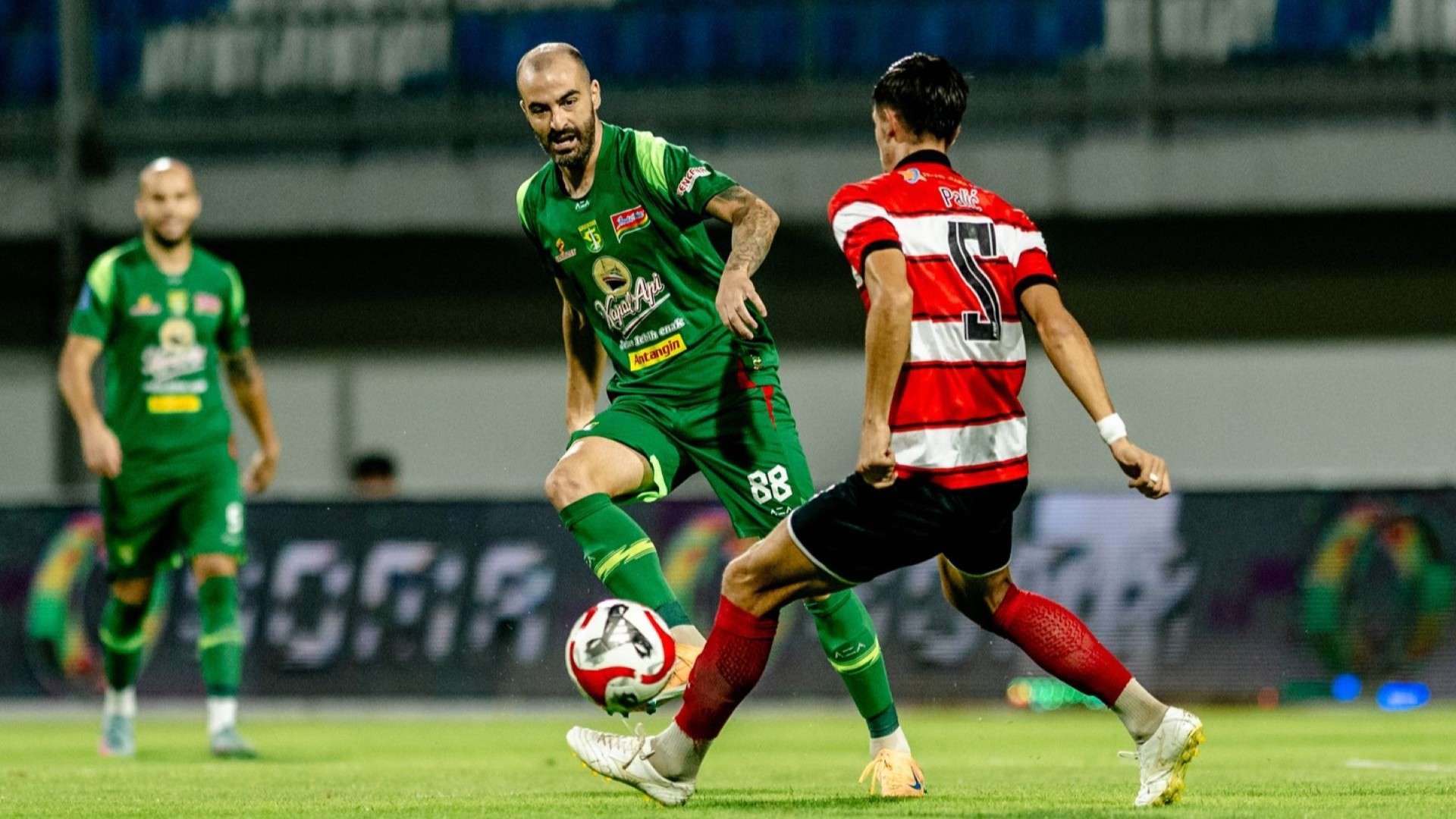 Madura United vs Persebaya Surabaya - Super League 03012026