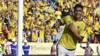 Teo Gutiérrez Colombia Perú Eliminatorias Sudamericanas 08102015
