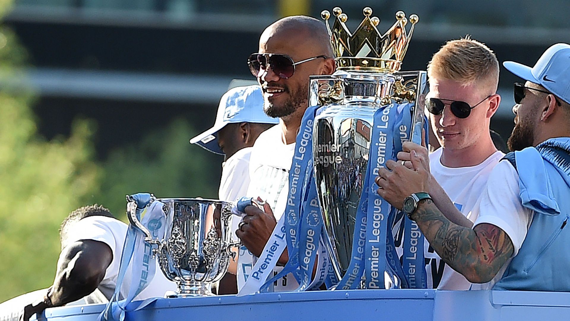 Vincent Kompany Kevin De Bruyne Manchester City Premier League trophy 2018