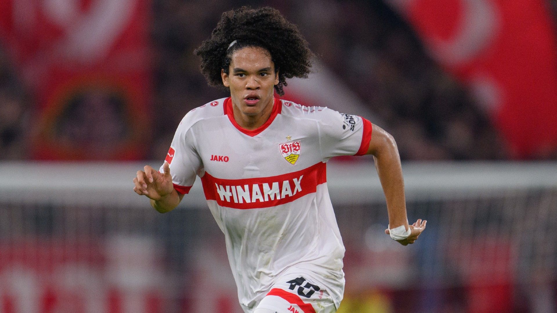 Anrie Chase of VfB Stuttgart in action