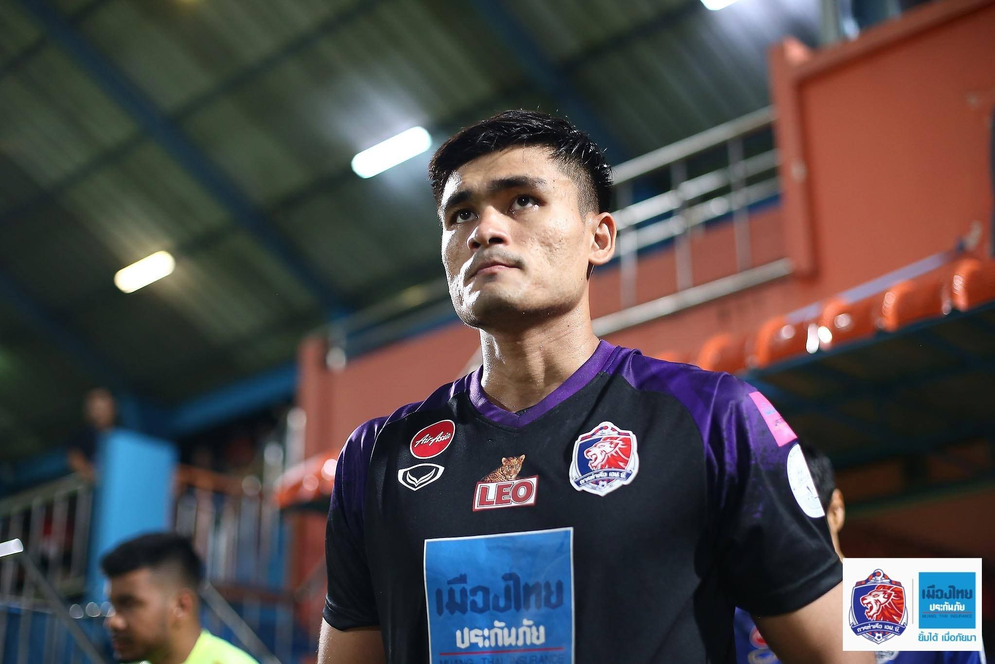 วัชระ บัวทอง