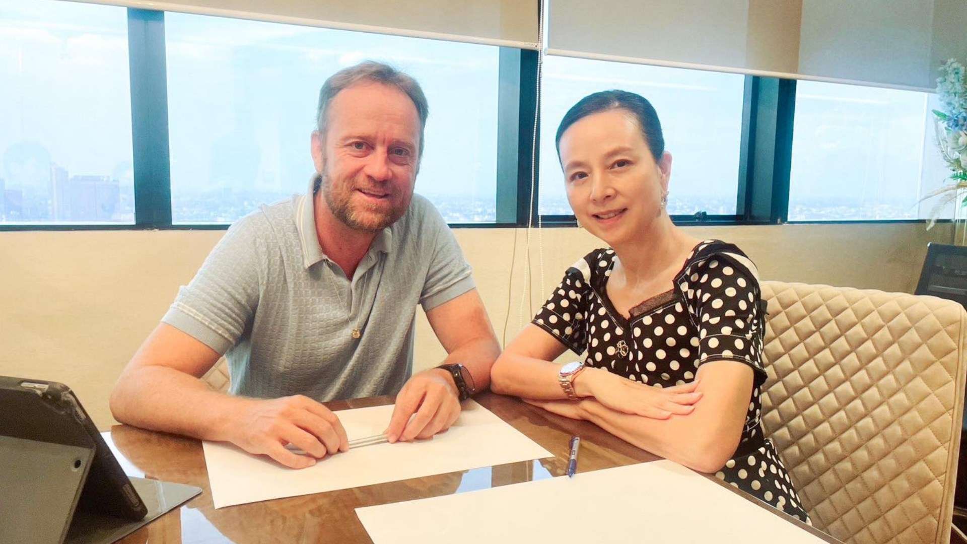 มาโน โพลกิ้ง - นวลพรรณ ล่ำซำ