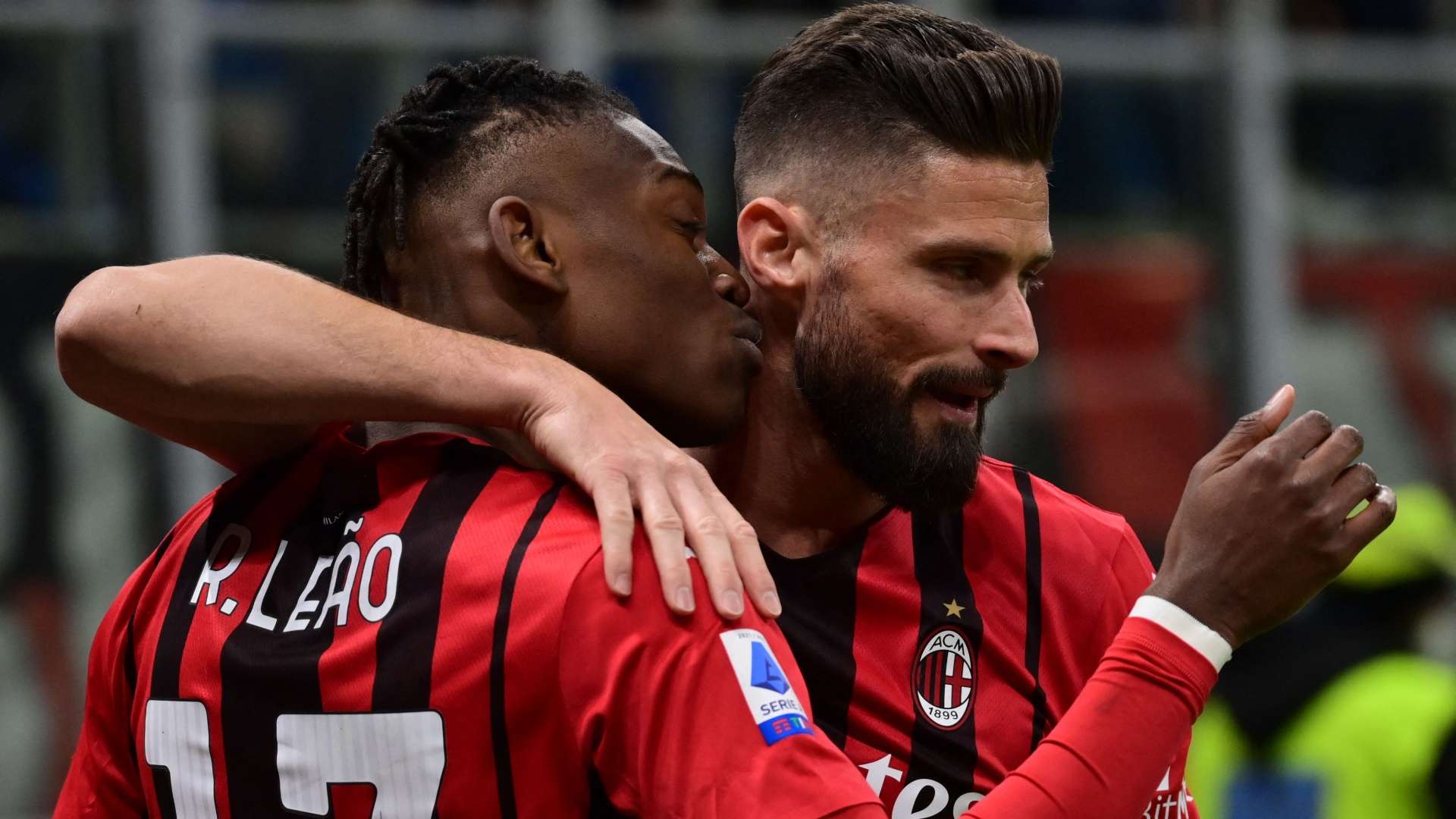 Leao Giroud celebrating Milan Udinese Serie A