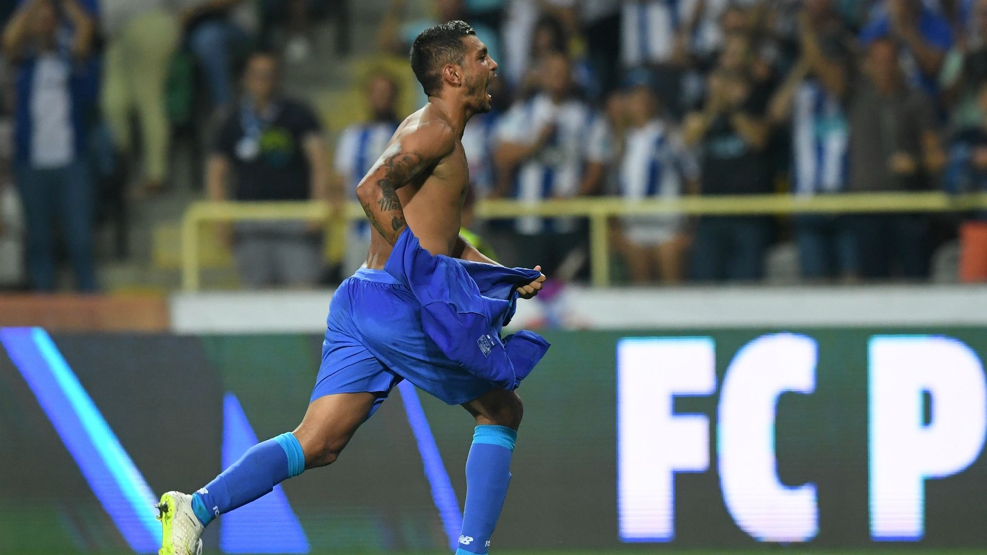 Tecatito Corona Porto Supercopa