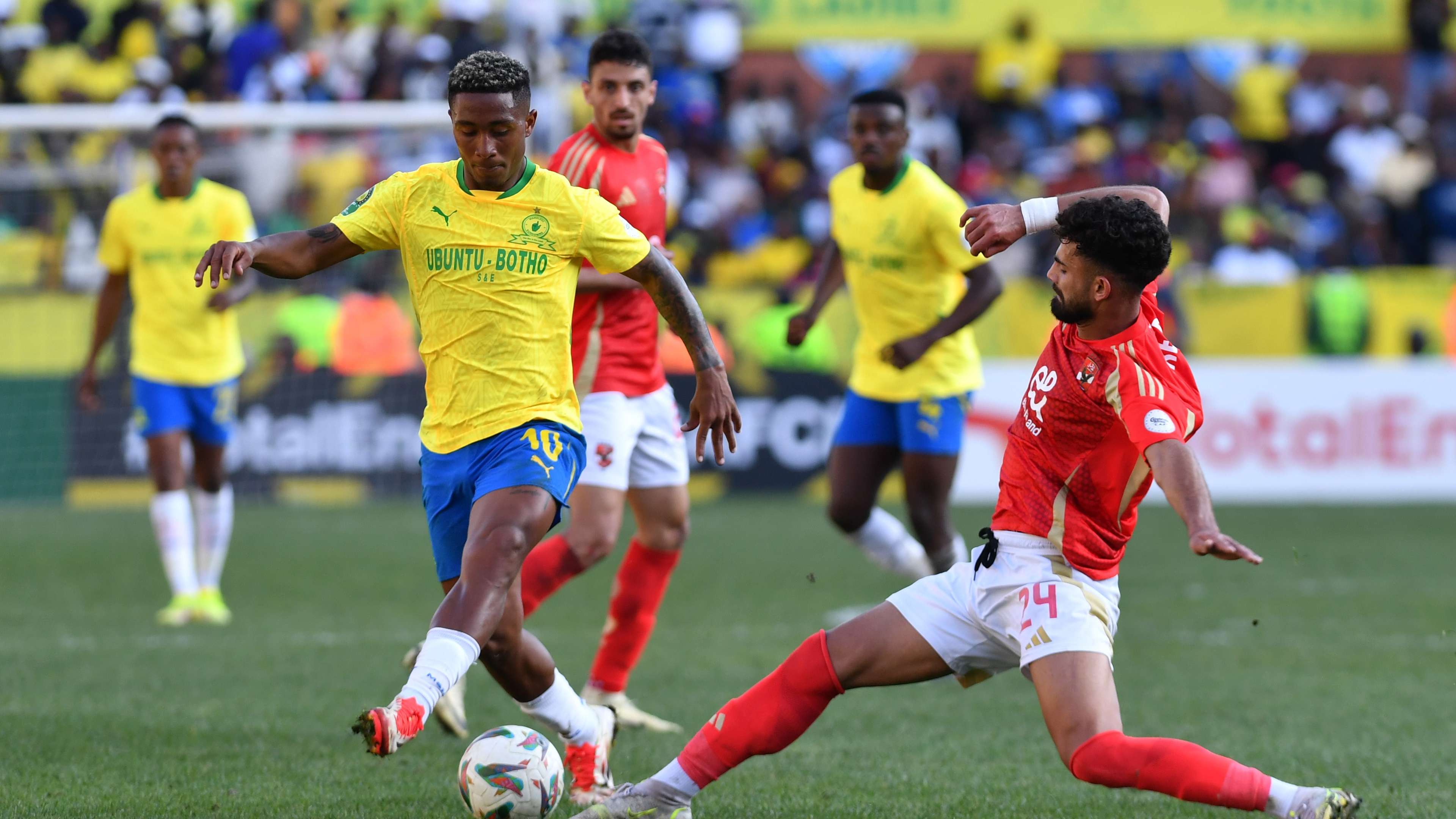 Former Fifa official gives his verdict on why two Al Ahly's Caf Champions League goals against Mamelodi Sundowns were disallowed - 'The refereeing decisions were clear and accurate' | Goal.com South Africa