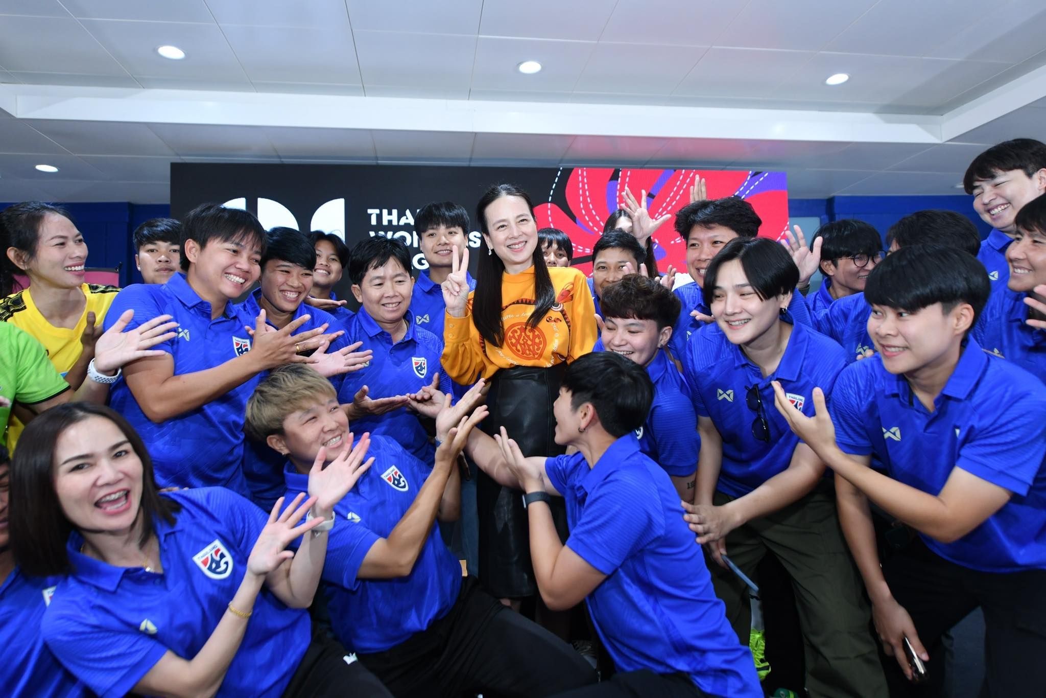 นวลพรรณ ล่ำซำ