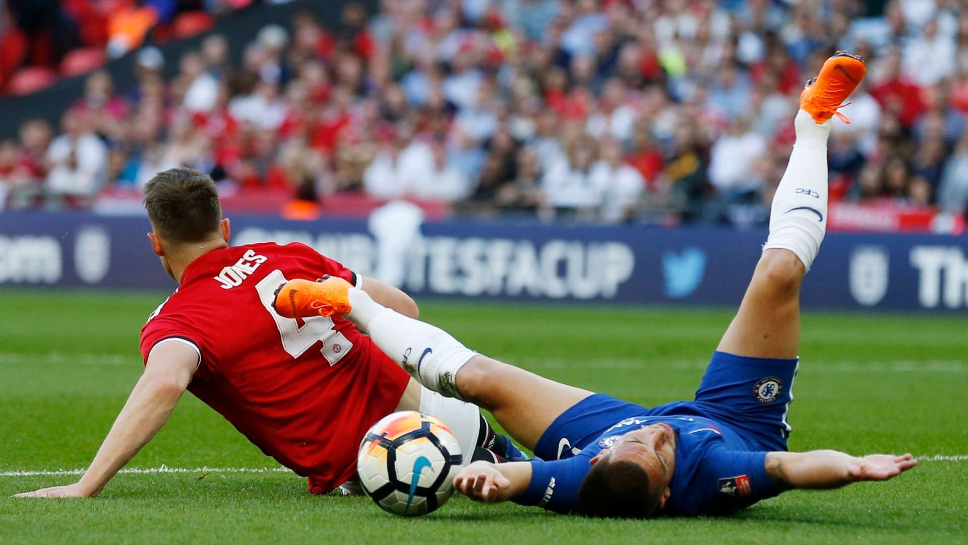 Phil Jones Eden Hazard Manchester United Chelsea 19052018