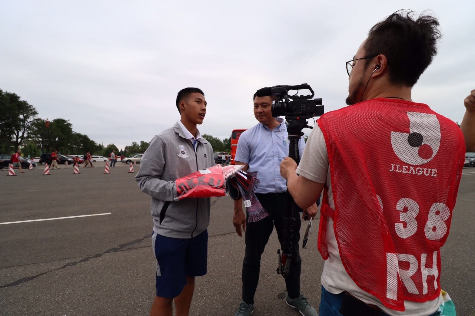 ตามรอย เจ กับ อิเดมิตซึ