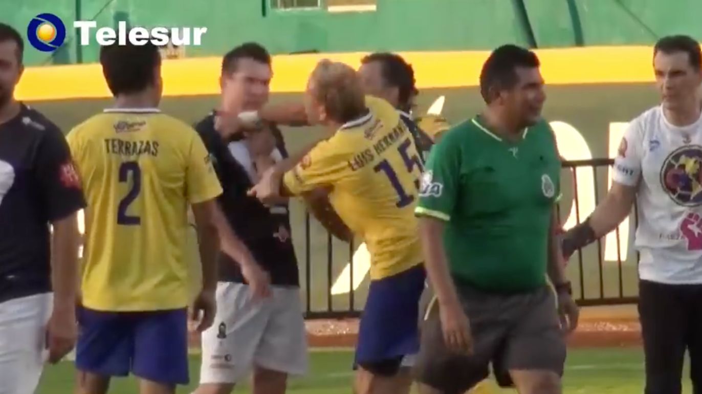 Puñetazo Matador Hernández David Oteo