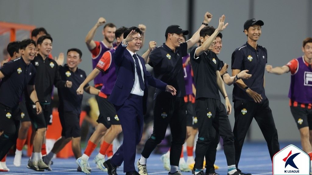 강원 벤치 환호