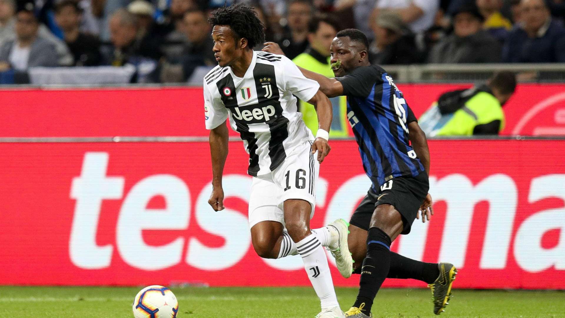 Kwadwo Asamoah and Cuadrado - Inter v Juventus 2018/19