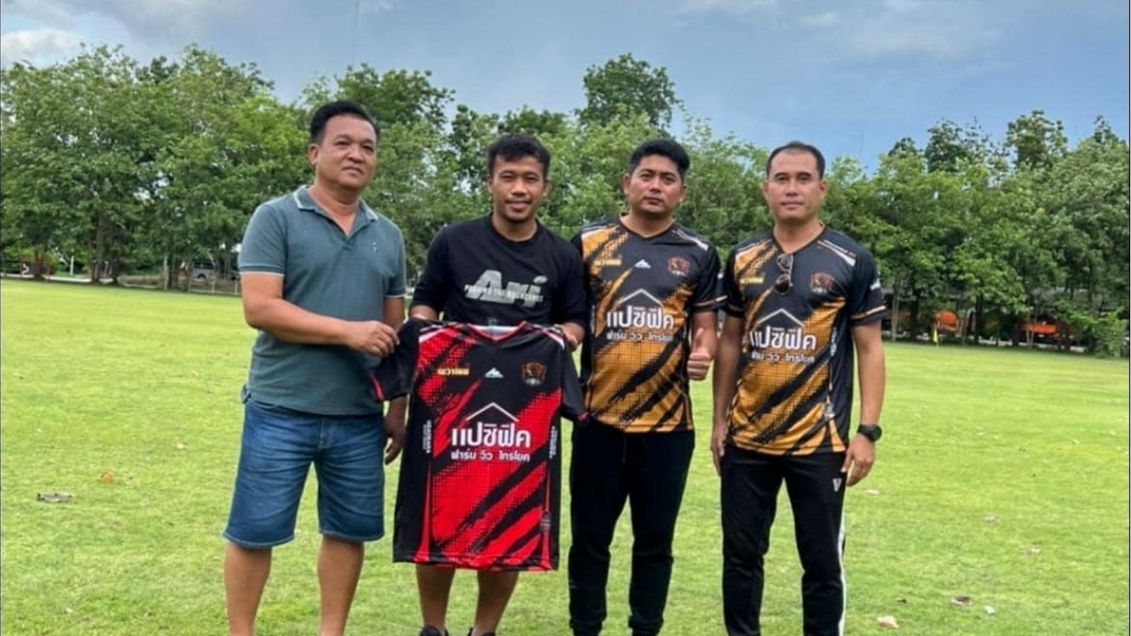 ดัสกร ทองเหลา