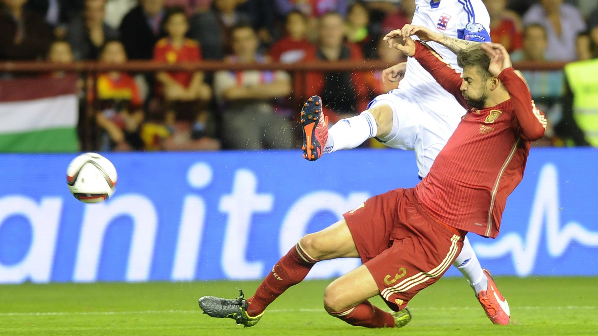 Gerard Pique Spain Luxemburgo 09102015