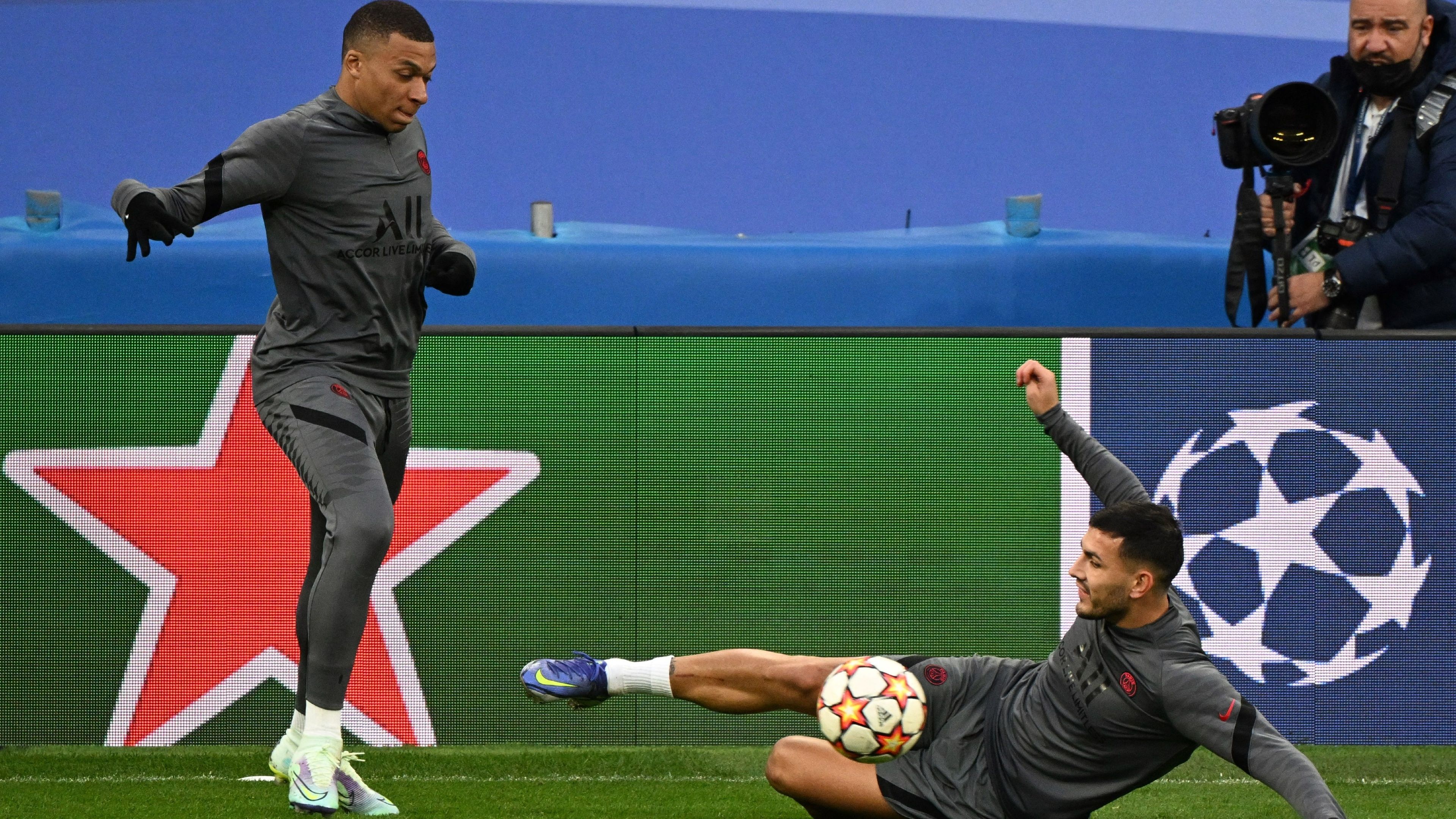 Paredes Mbappe PSG 2022