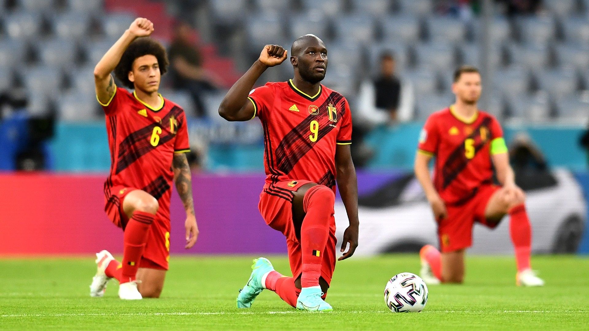 Romelu Lukaku Belgium knee