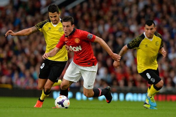 Angelo Henríquez con la camiseta de Manchester United.