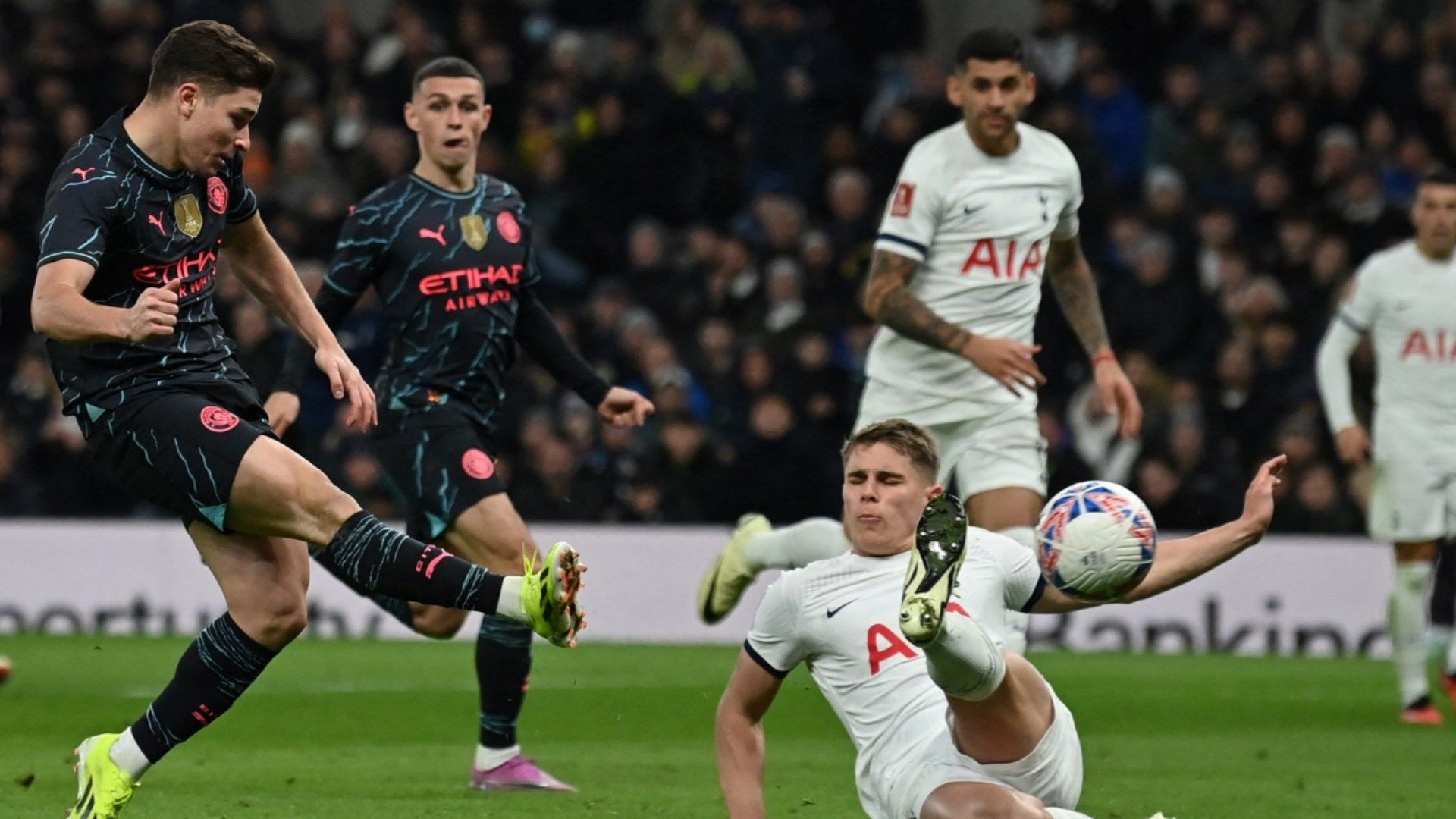Tottenham Man City Alvarez Van de Ven FIXED