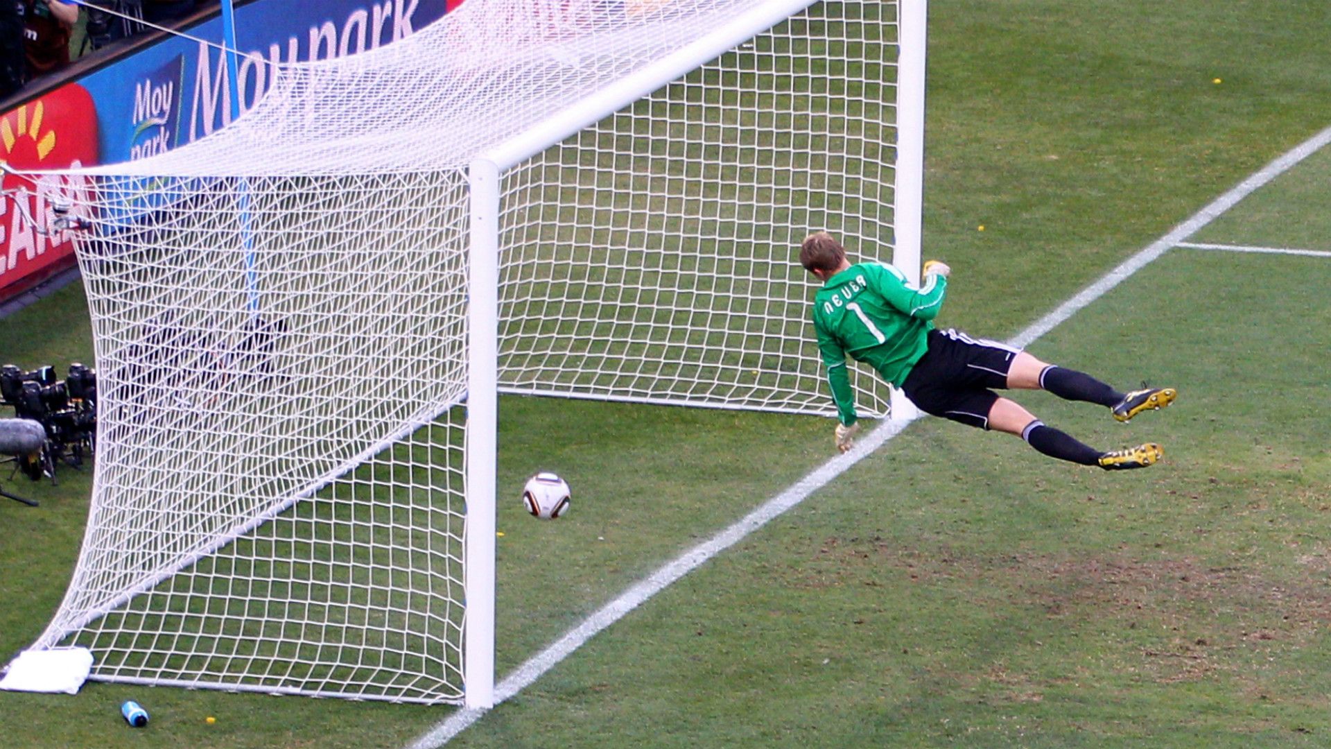 Lampard ghost goal England - Germany WC2010