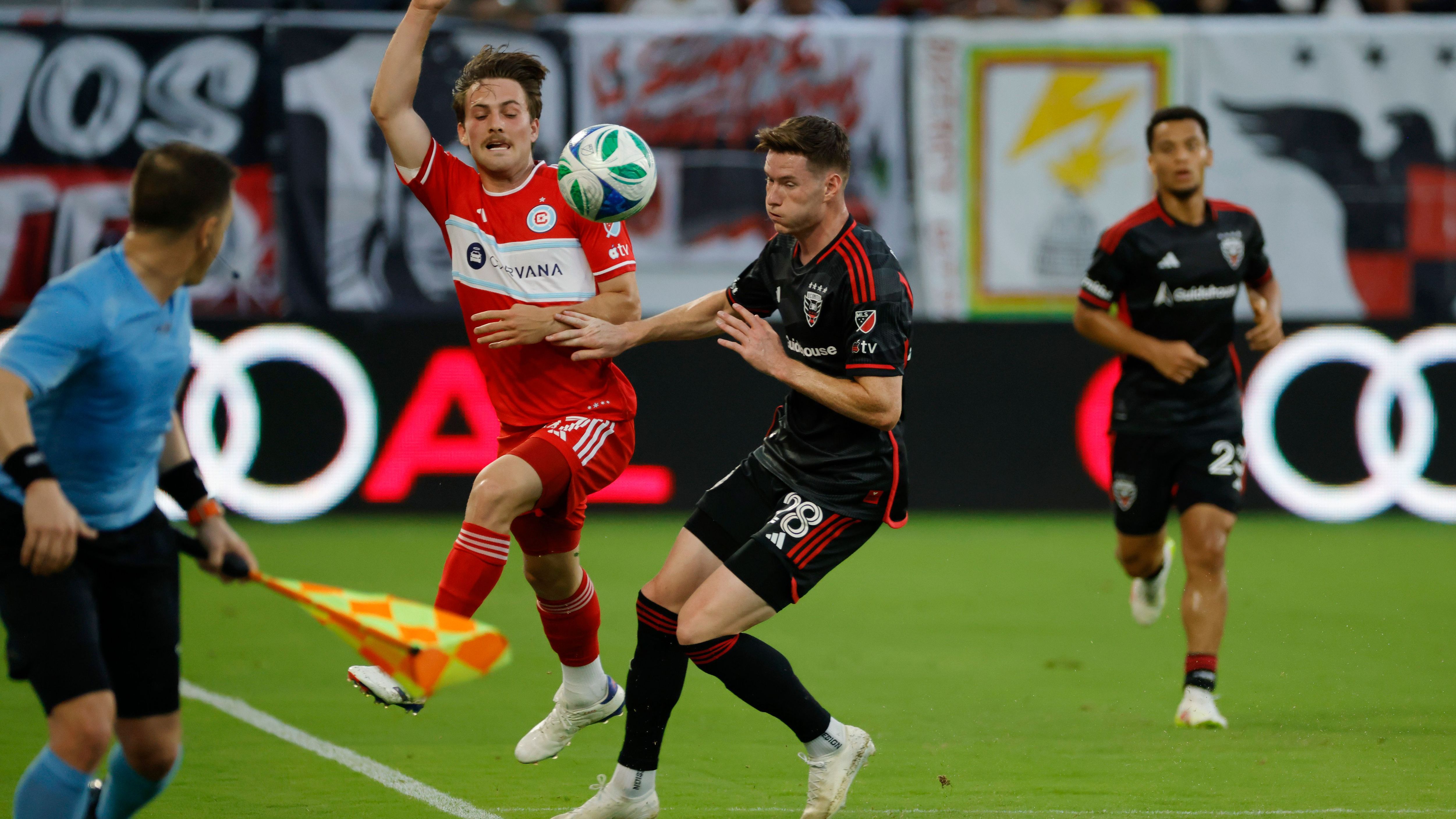 WATCH: Toddler storms the pitch in MLS match between D.C. United and Chicago Fire | Goal.com UK