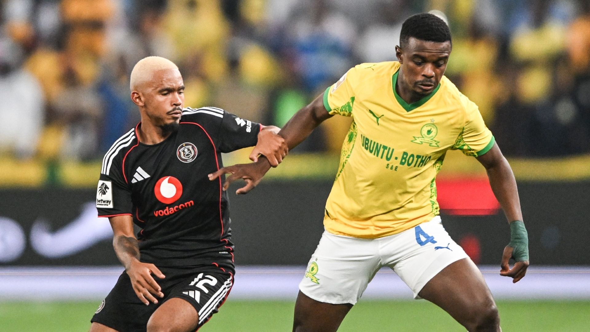 Oswin Appollis Orlando Pirates Teboho Mokoena Mamelodi Sundowns