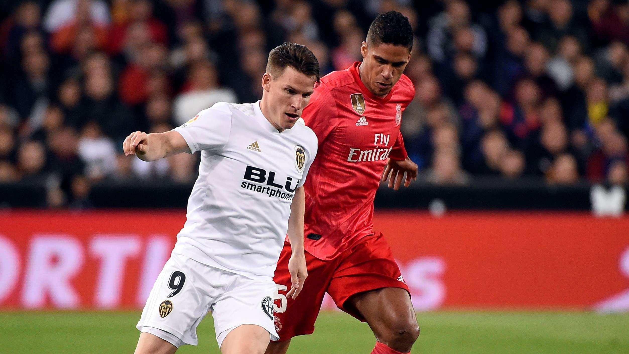 Kevin Gameiro Raphael Varane Valencia Real Madrid LaLiga 03042019
