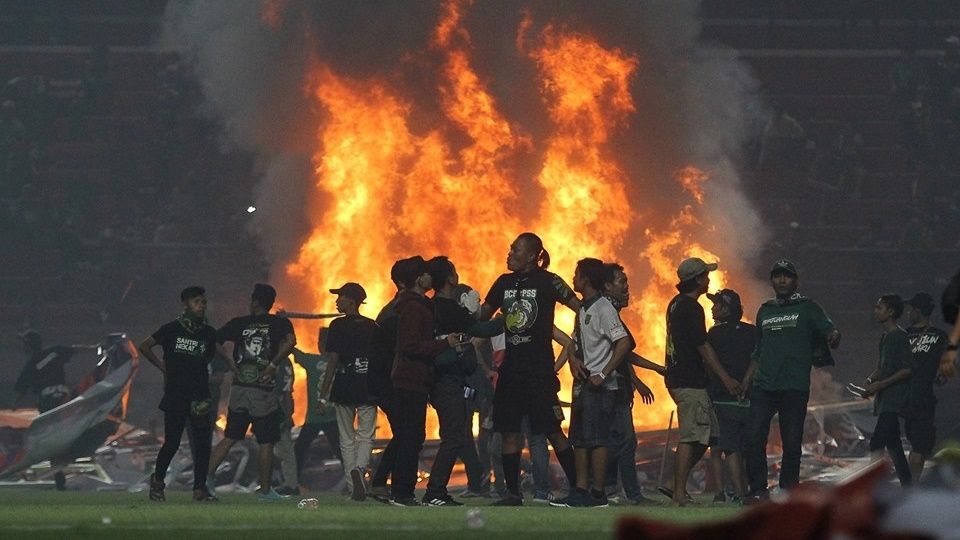 Persebaya Surabaya vs PSS Sleman | Liga 1 Indonesia | Scandal at the Stadium