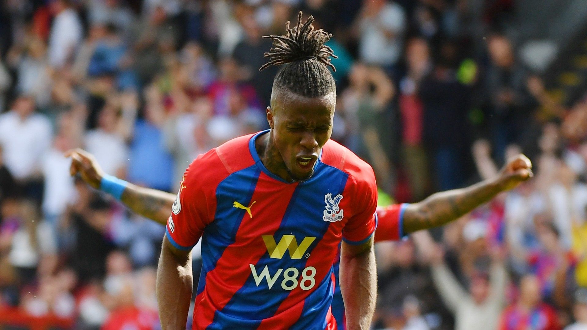 Wilfried Zaha Crystal Palace vs Manchester United Premier League 2021-22