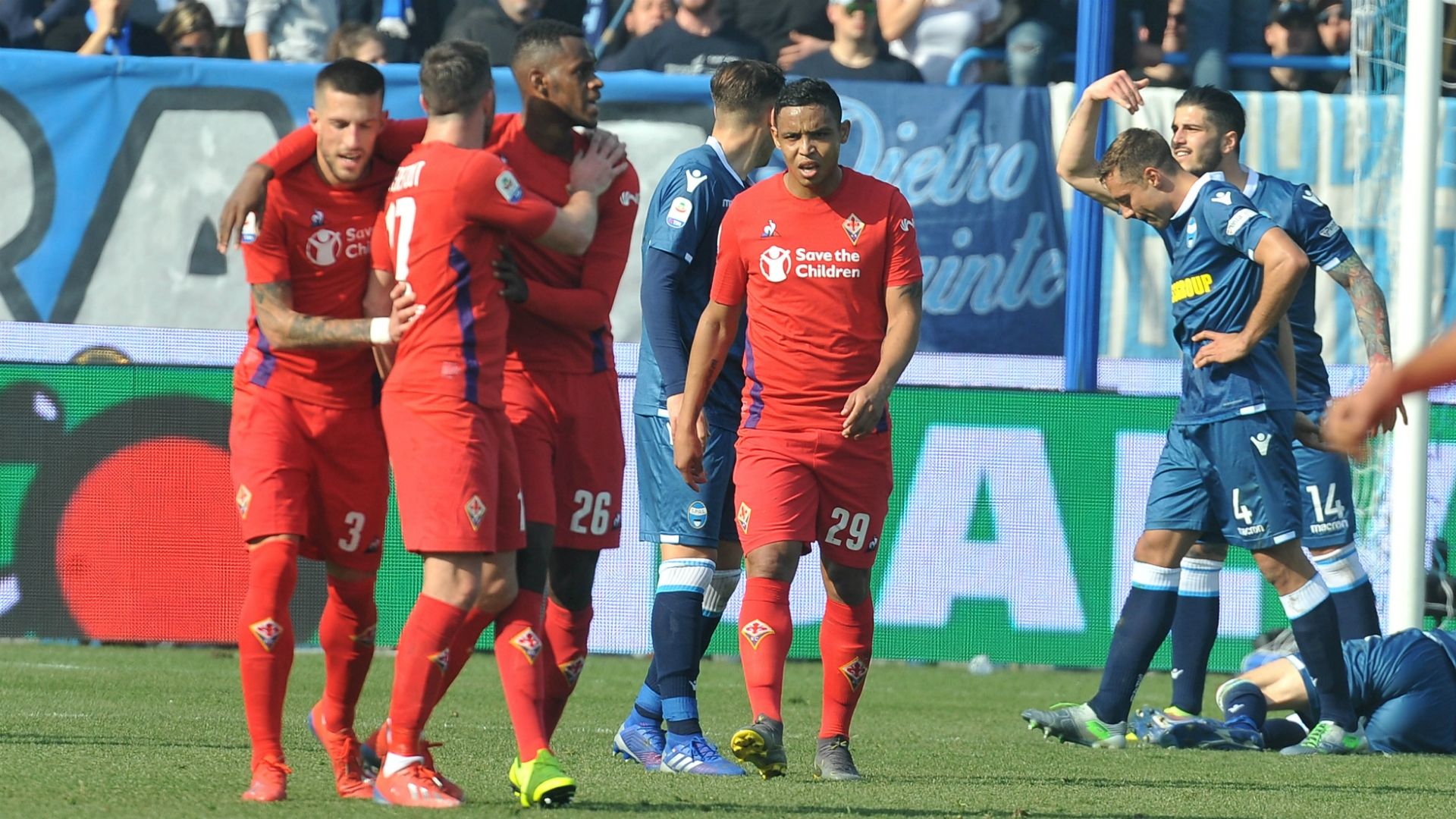 Fiorentina celebrating SPAL Fiorentina Serie A