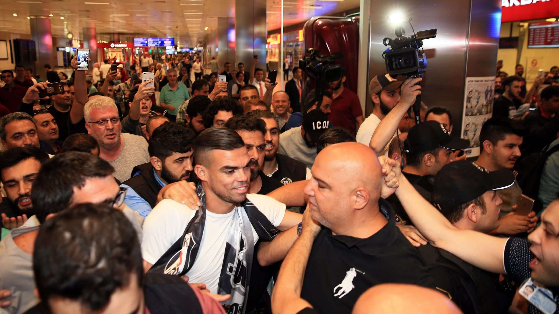 Pepe arrives Istanbul