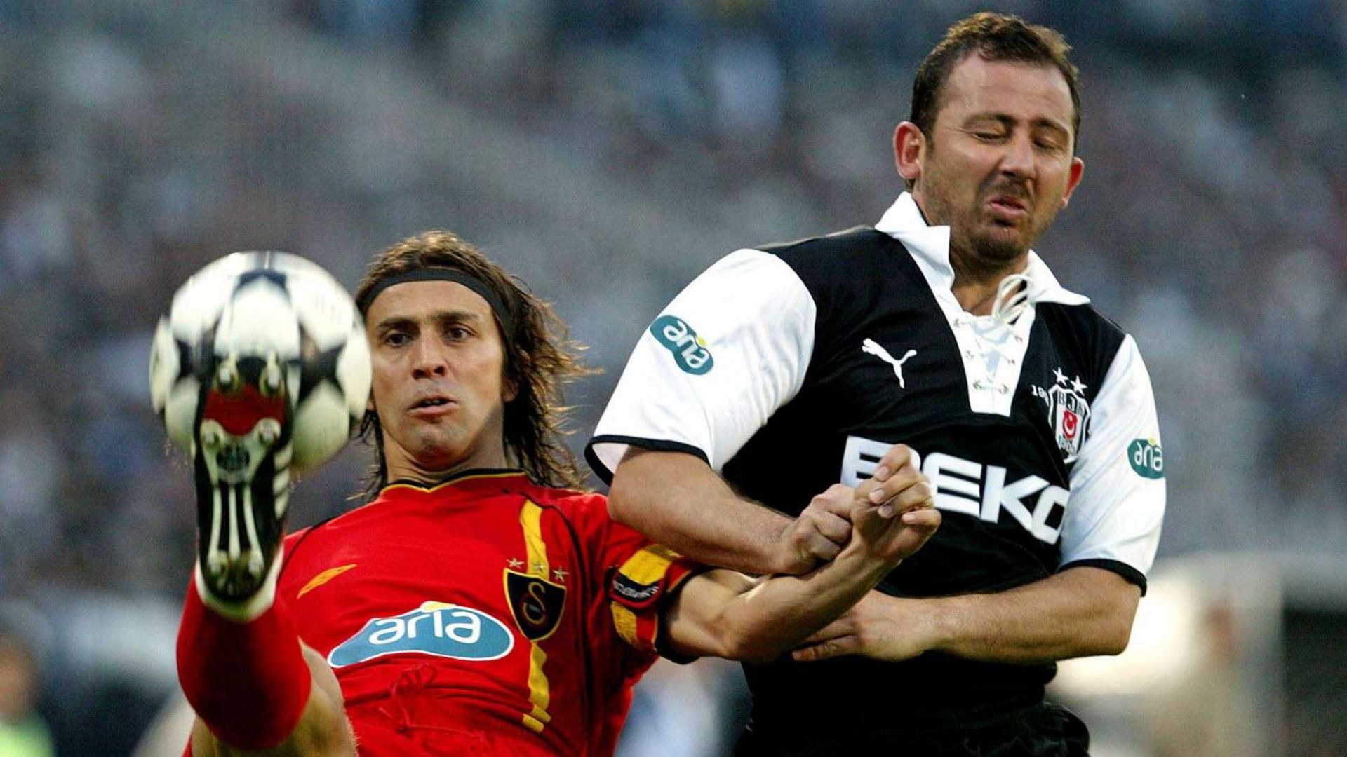 sergen-yalcin-bulent-korkmaz-besiktas-galatasaray-05252003
