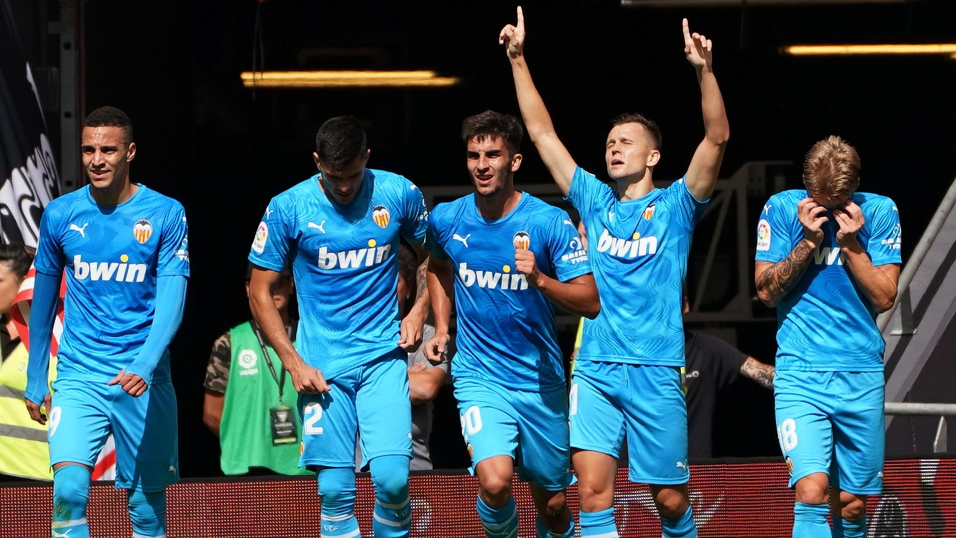 Valencia celebrate Cheryshev goal vs Athletic Bilbao