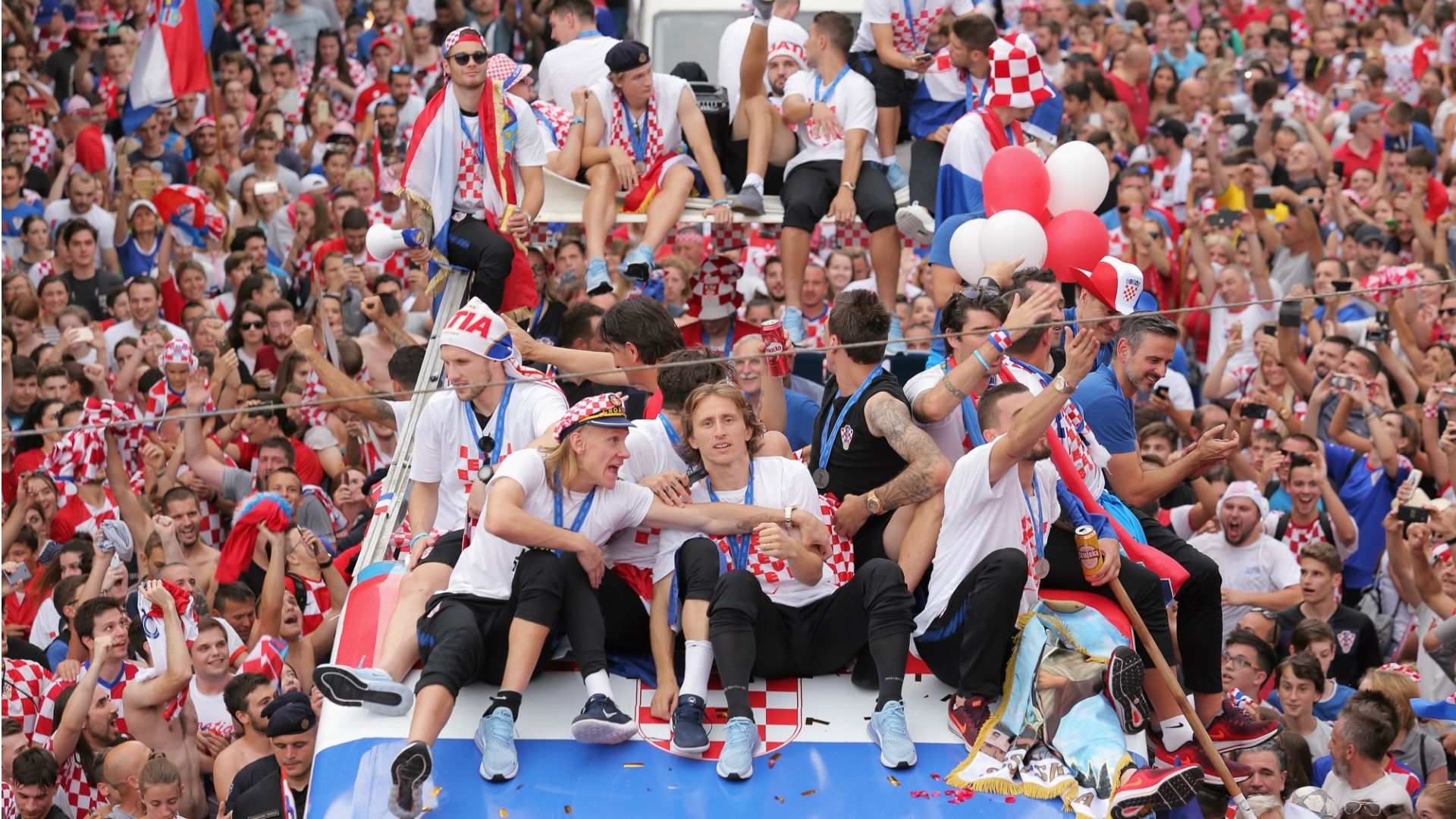 Croatia players celebration parade 16072018